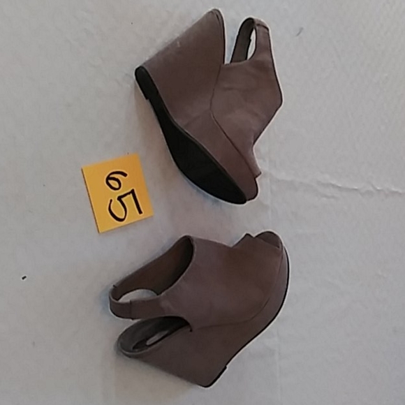 Heels - Picture 4 of 4